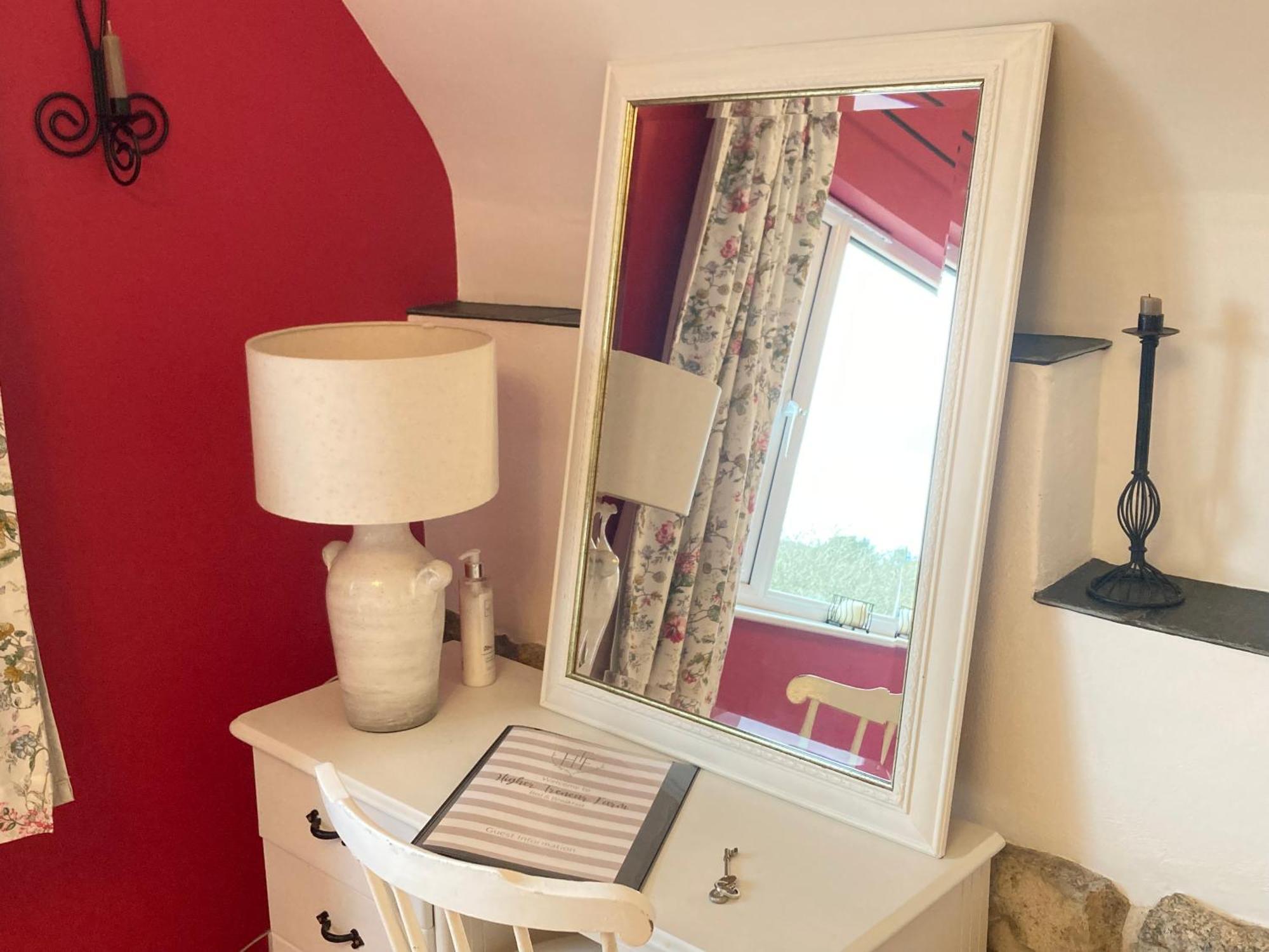 Higher Trenear Farm B&B Helston Oda fotoğraf